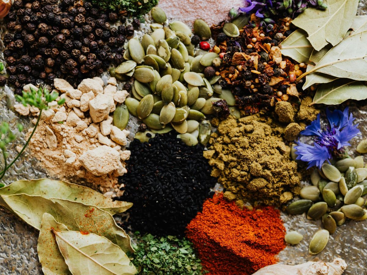 Gingembre, épices & digestion : anti-inflammatoire, mythe ou vrai soutien&nbsp;?